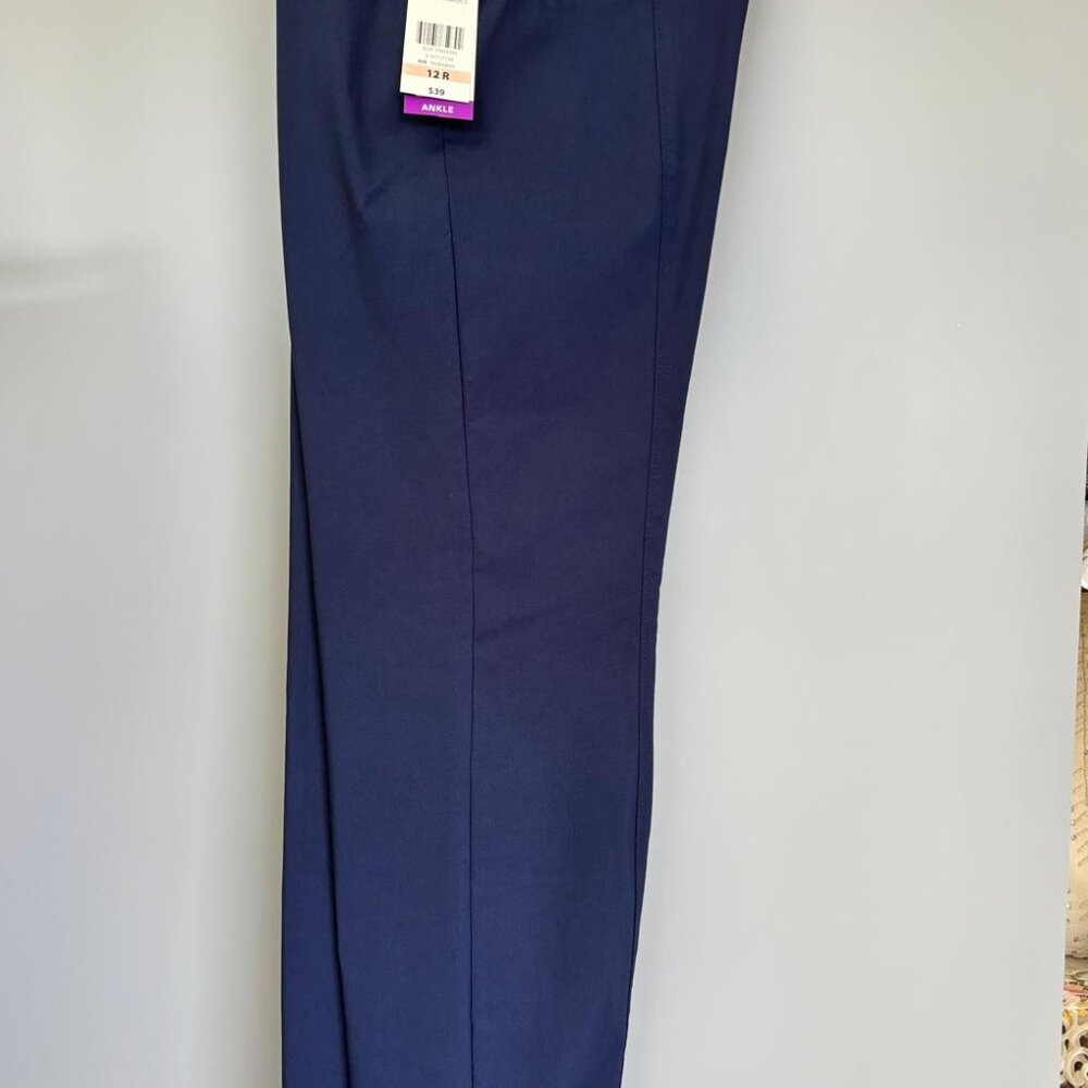 Clearance sale on Nygard Pants and Capris - Picture 4 of 6